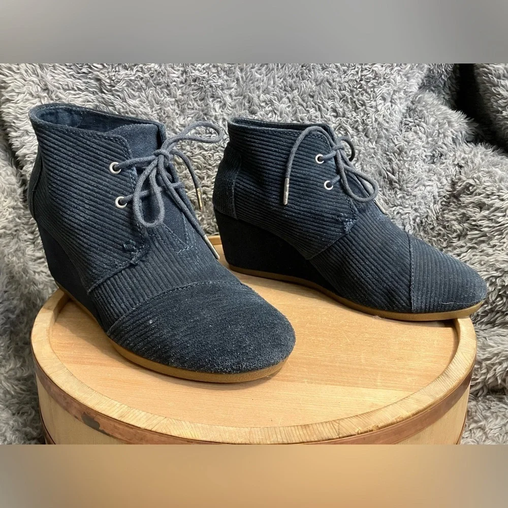 Toms Blue Desert Wedge Suede Booties Size 9.5